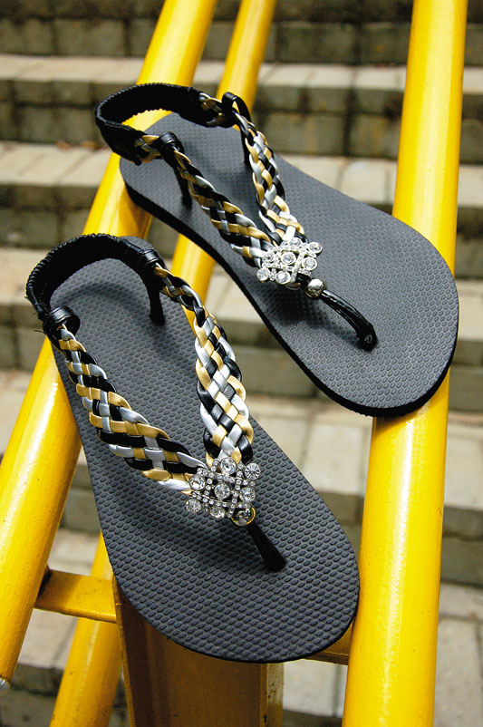 diy flip flops black yellow fashionable look