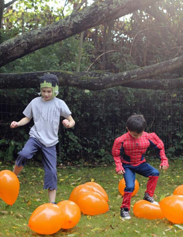 Halloween games - 7 ideas with children indoors and outdoors DIY Masters