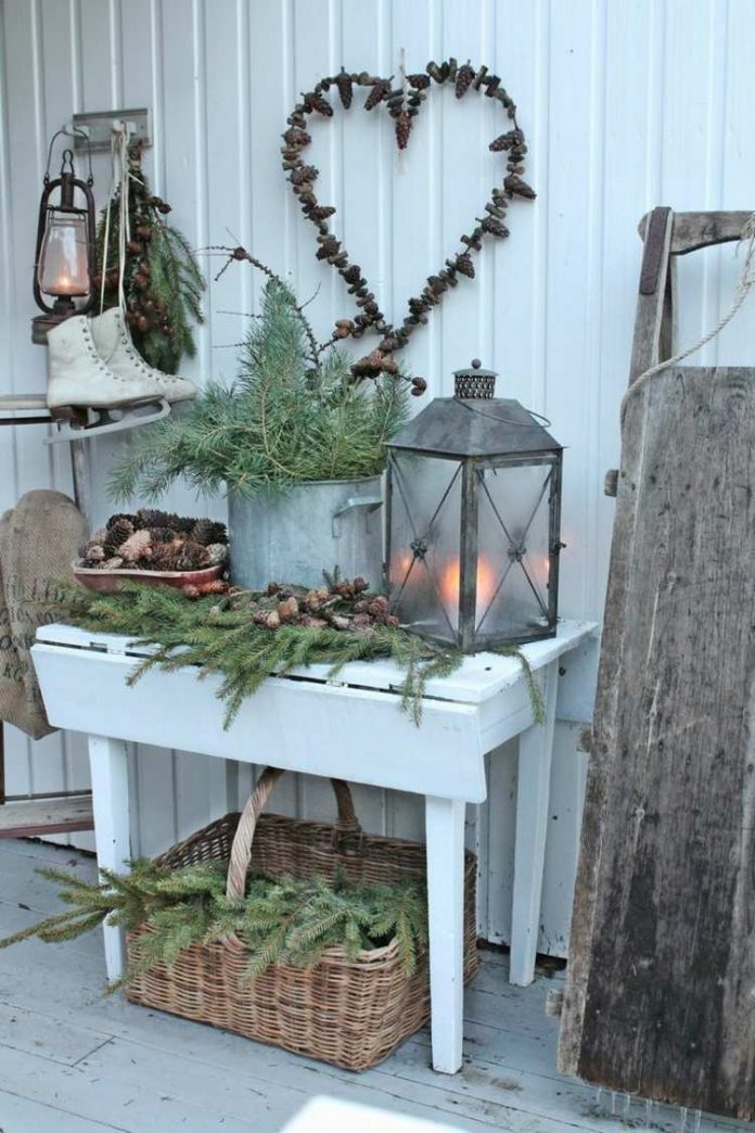 Christmas decoration on the balcony in winter shape - 16 beautiful ideas